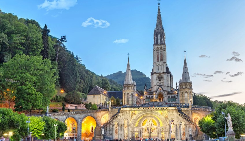 PIELGRZYMKA DO FRANCJI I HISZPANII - Pielgrzymka sercem Katalonii i duszą Lourdes |  Opieka duchowa o. Michał Hadrich