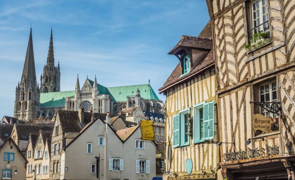 CHARTRES. Najpiękniejsze średniowieczne witraże.
