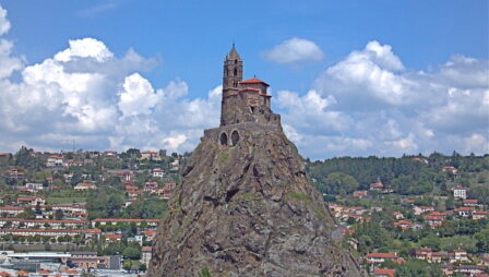 LE PUY-EN-VALEY. Najstarsze francuskie sanktuarium
