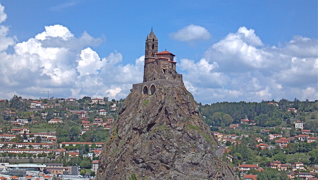 LE PUY-EN-VALEY. Najstarsze francuskie sanktuarium